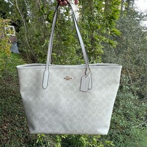 COACH City Tote Women's Chalk/Glacier White Signature Canvas Bag 5696 NWT